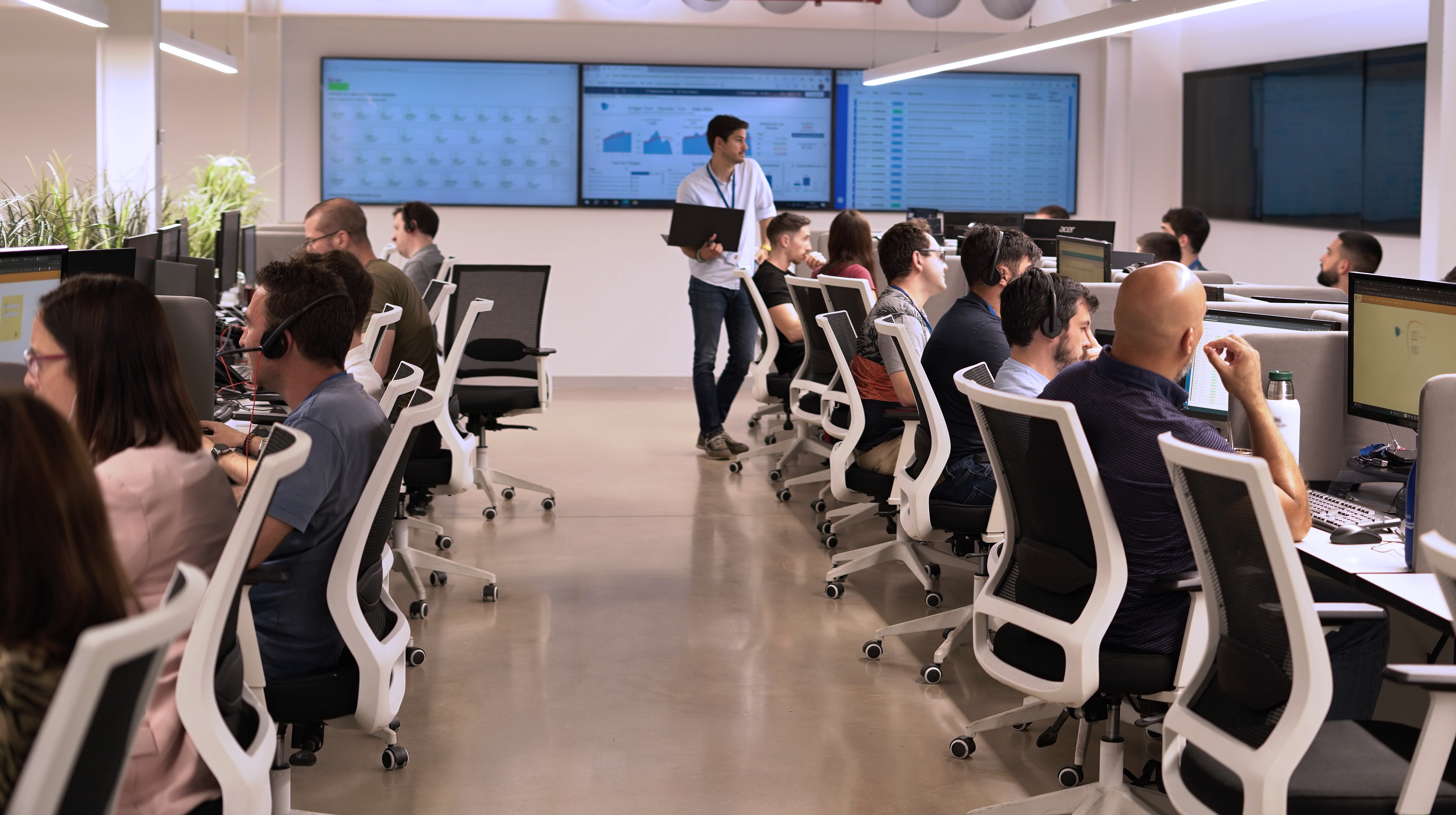 Jornada de Puertas Abiertas S2 GRUPO - Conociendo a tu (ciber)enemigo: Innovación en el campo de batalla digital